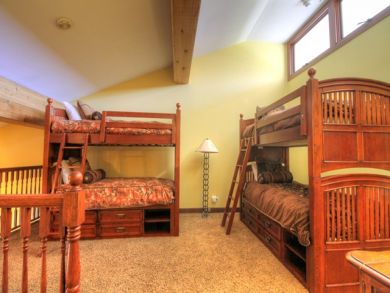 Five Bedroom Luxury 250 yards from Ski Condo to Gondola