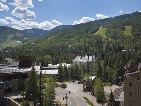 Vail 3 plus loft Ski Condo with Mountain View