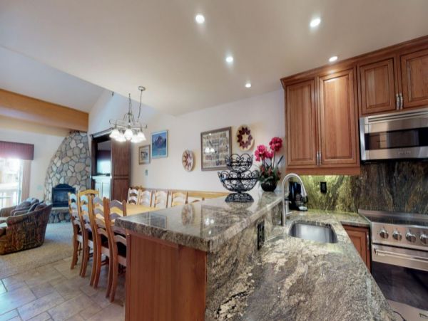 Lionshead Village Rental 4 Bedrooms Plus Loft Walk To Lifts