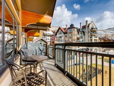 Vail Four Bedroom Luxury Ski in Ski Out Condo Mountain View