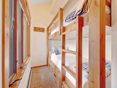 Vail Four Bedroom Luxury Ski in Ski Out Condo Mountain View