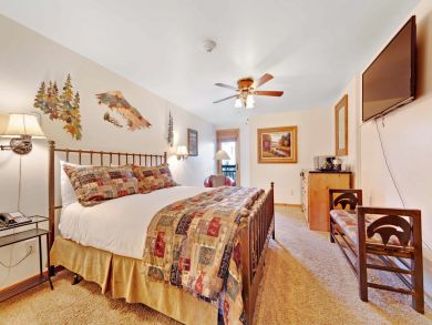 Vail Four Bedroom Luxury Ski in Ski Out Condo Mountain View