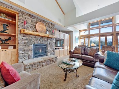 Vail Four Bedroom Luxury Ski in Ski Out Condo Mountain View
