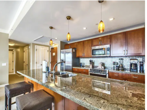 Luxurious Two Bedroom Condo with Ocean Views