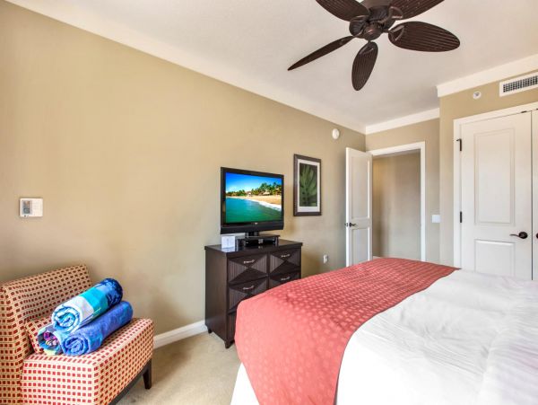 Luxurious Two Bedroom Condo with Ocean Views