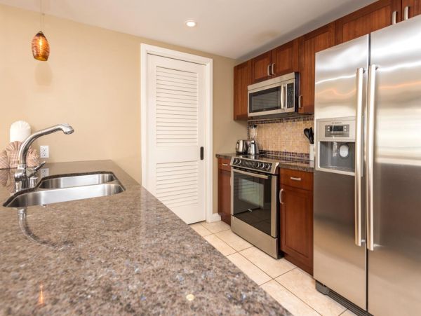 Kaanapali Luxury Vacation Rental Condo Sleeps Six Guests