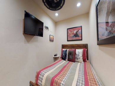 Vail Vacation Condo Sleeps Six Guests Vail Vacation Condo Sleeps Six Guests