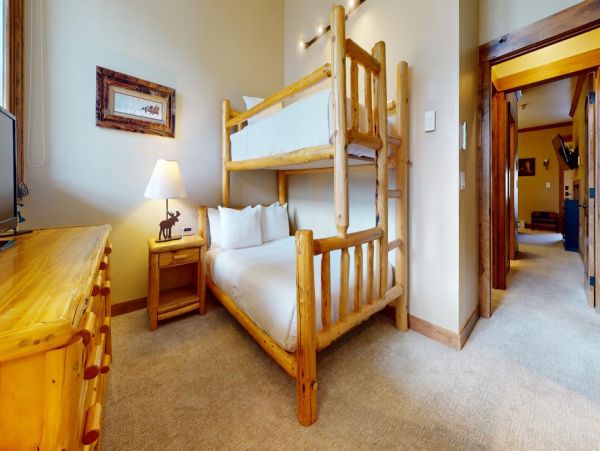 Vail Three Bedroom Luxurious Vacation Condominium - Premier Amenities
