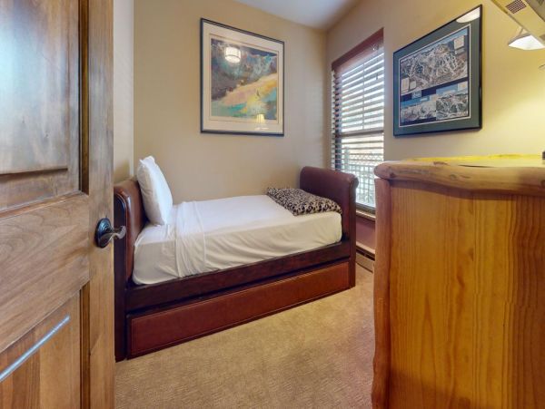 Vail Three Bedroom Luxurious Vacation Condominium - Premier Amenities
