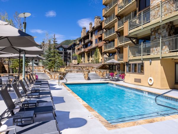 Luxury Mountain Retreat Three Bedroom Condo Walk to Ski Lifts