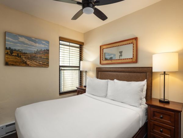 Luxury Mountain Retreat Three Bedroom Condo Walk to Ski Lifts