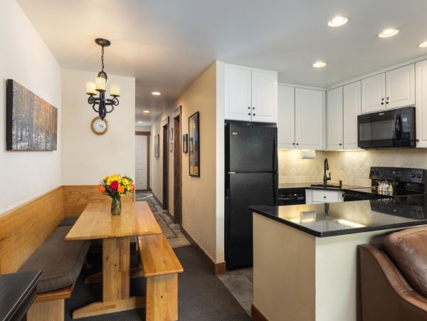 Luxury Mountain Retreat Three Bedroom Condo Walk to Ski Lifts