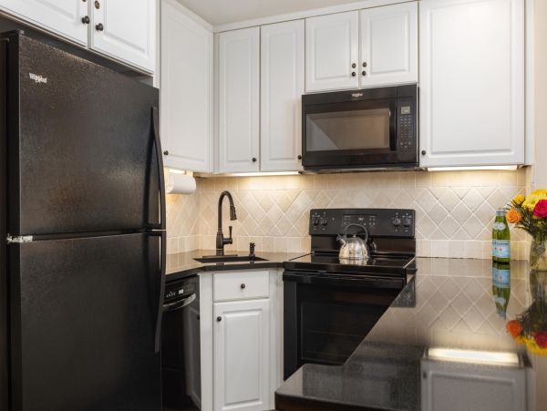 Luxury Mountain Retreat Three Bedroom Condo Walk to Ski Lifts