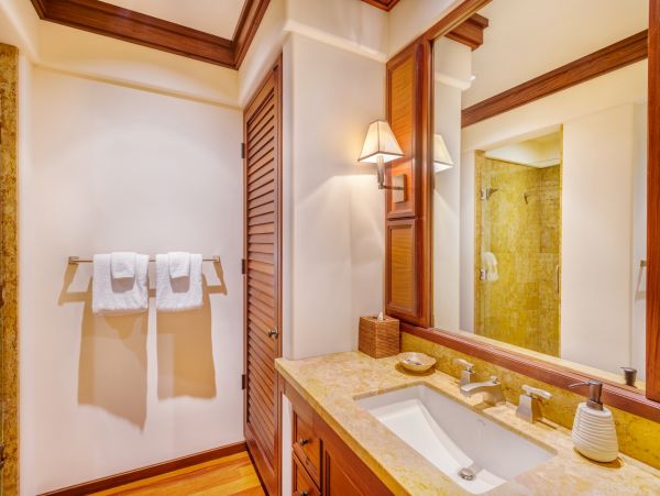 Luxury Four Bedrooms Hawaii Beachfront Villa