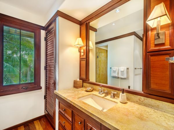 Luxury Four Bedrooms Hawaii Beachfront Villa