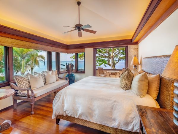 Luxury Four Bedrooms Hawaii Beachfront Villa