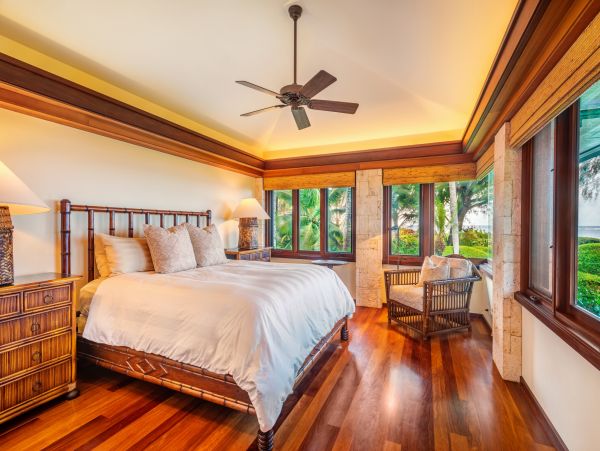 Luxury Four Bedrooms Hawaii Beachfront Villa
