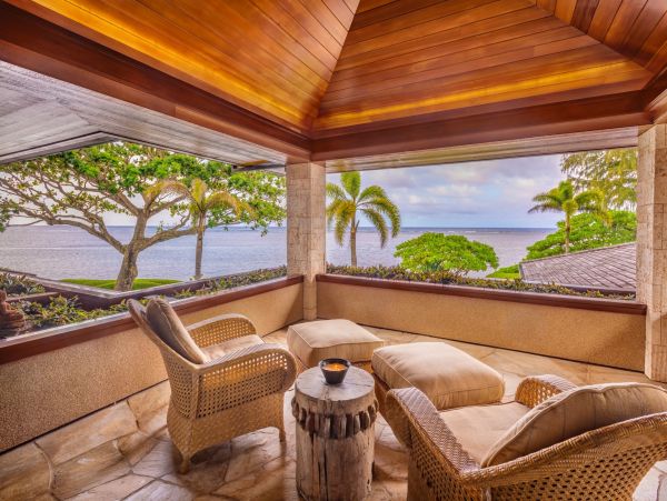 Luxury Four Bedrooms Hawaii Beachfront Villa