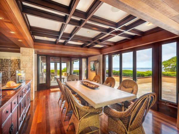 Luxury Four Bedrooms Hawaii Beachfront Villa