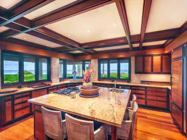 Luxury Four Bedrooms Hawaii Beachfront Villa
