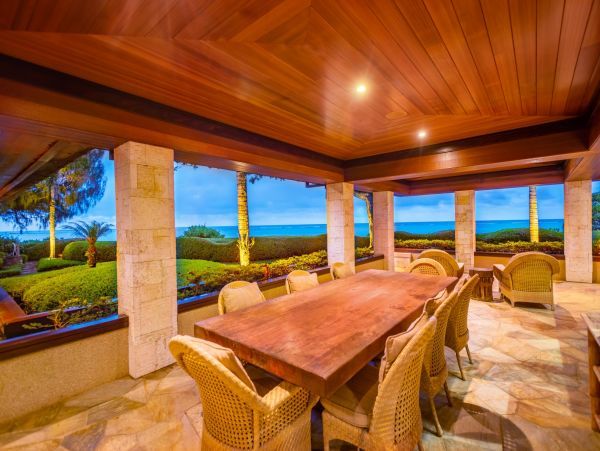 Luxury Four Bedrooms Hawaii Beachfront Villa