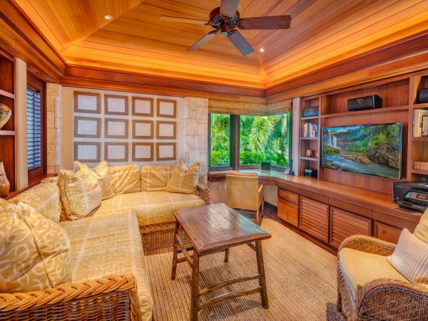 Luxury Four Bedrooms Hawaii Beachfront Villa