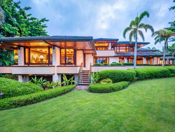 Luxury Four Bedrooms Hawaii Beachfront Villa