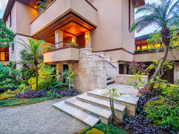 Luxury Four Bedrooms Hawaii Beachfront Villa