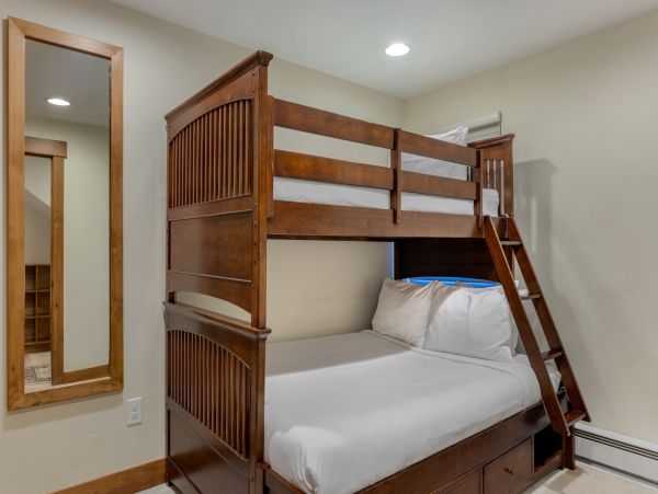 Vail Luxury Condo in Lionshead Village - Walk to Eagle Bahn Gondola