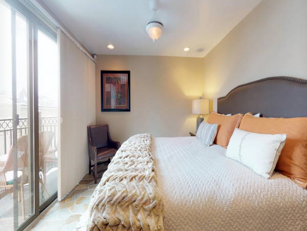 Three Bedroom Vacation Condo Sleeps 7 Walk to Ski Lift