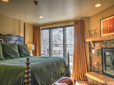 Lionshead Luxury Three Bedroom Village Rental  Walk to Lift