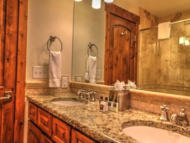 Posh Three Bedroom Vail Ski Condo Sleeps 10 Guests