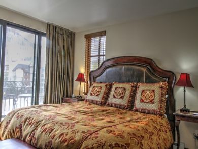 Posh Three Bedroom Vail Ski Condo Sleeps 10 Guests