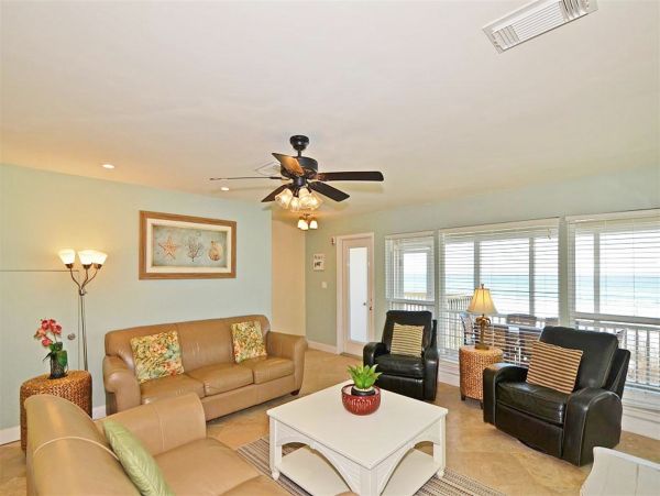 Beautiful  2 Bedroom Town Home on The Beach