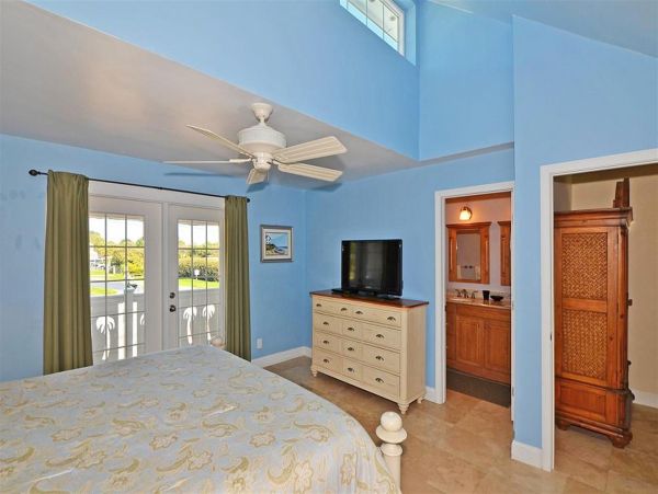 Beautiful  2 Bedroom Town Home on The Beach