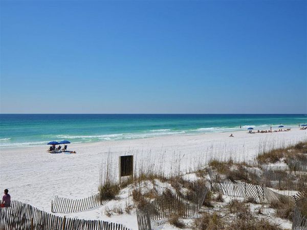 Beautiful  2 Bedroom Town Home on The Beach