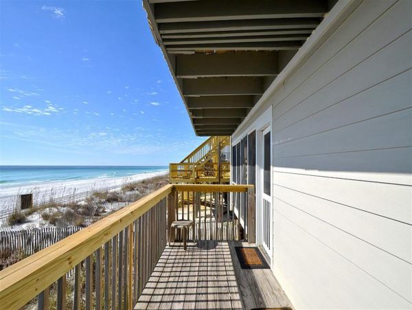 Beautiful  2 Bedroom Town Home on The Beach