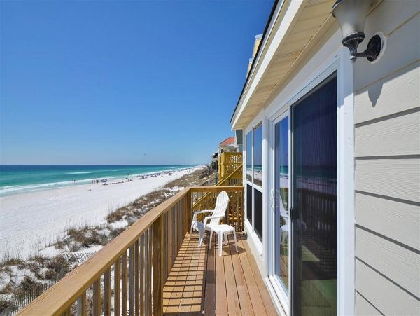 Beautiful  2 Bedroom Town Home on The Beach
