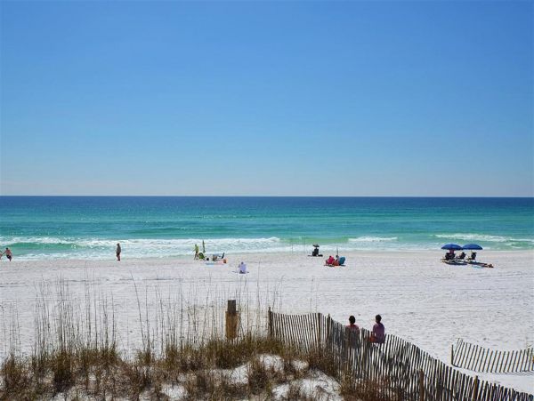 Beautiful  2 Bedroom Town Home on The Beach