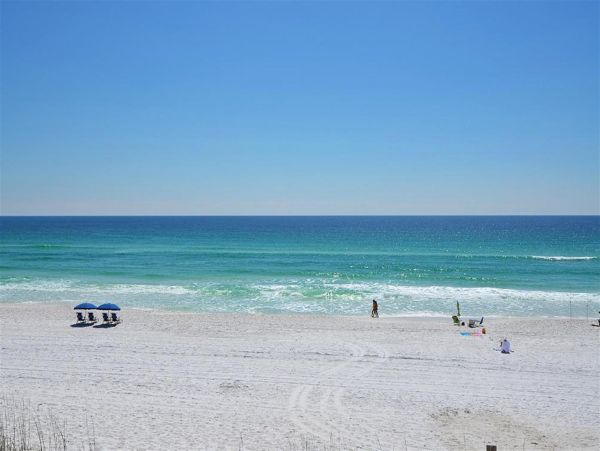 Beautiful  2 Bedroom Town Home on The Beach