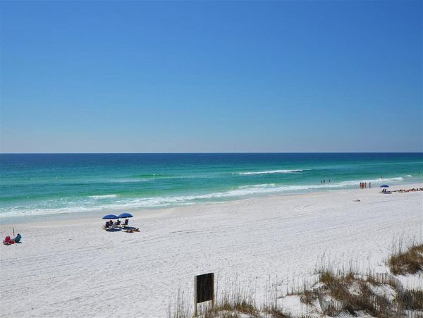 Beautiful  2 Bedroom Town Home on The Beach