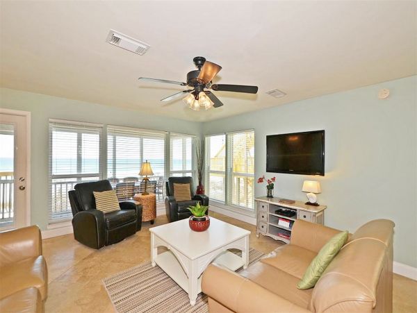 Beautiful  2 Bedroom Town Home on The Beach