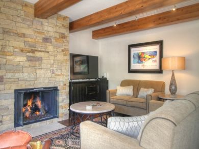 Lionshead Village Luxury 2 Bedroom Ski Condo Walk to Gondola