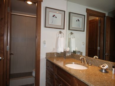 Lionshead Village Luxury 2 Bedroom Ski Condo Walk to Gondola