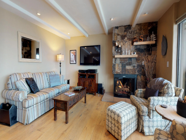Two Bedroom Vail Ski Vacation Condo 150 Yards to the Gondola