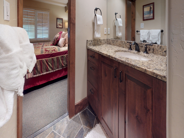 Two Bedroom Vail Ski Vacation Condo 150 Yards to the Gondola