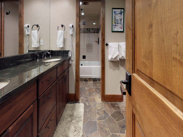 Two Bedroom Vail Ski Vacation Condo 150 Yards to the Gondola