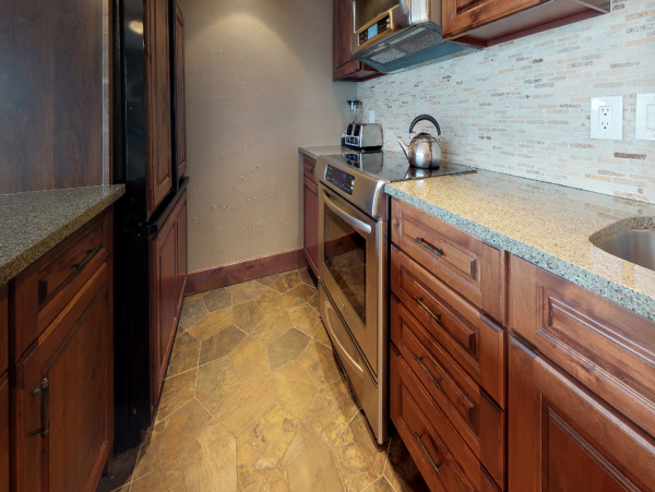 Two Bedroom Vail Ski Vacation Condo 150 Yards to the Gondola