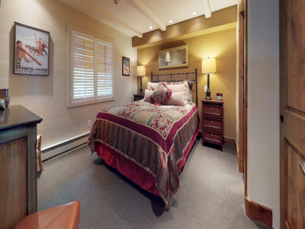 Two Bedroom Vail Ski Vacation Condo 150 Yards to the Gondola