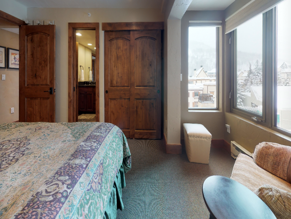 Two Bedroom Vail Ski Vacation Condo 150 Yards to the Gondola